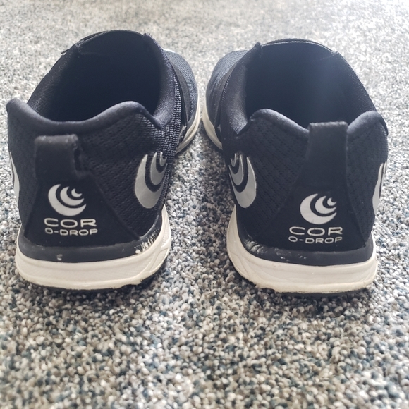 Topo Athletic COR shoes, black/white,  size 6.5 - Picture 8 of 13